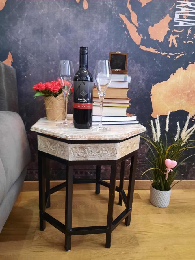 Inter Apartment *
