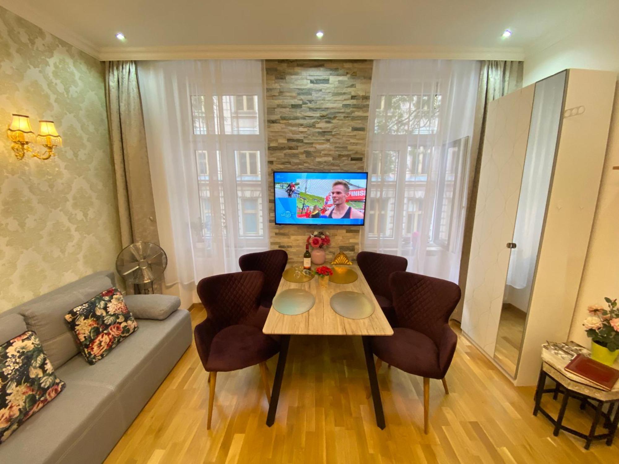 Inter Apartment *
