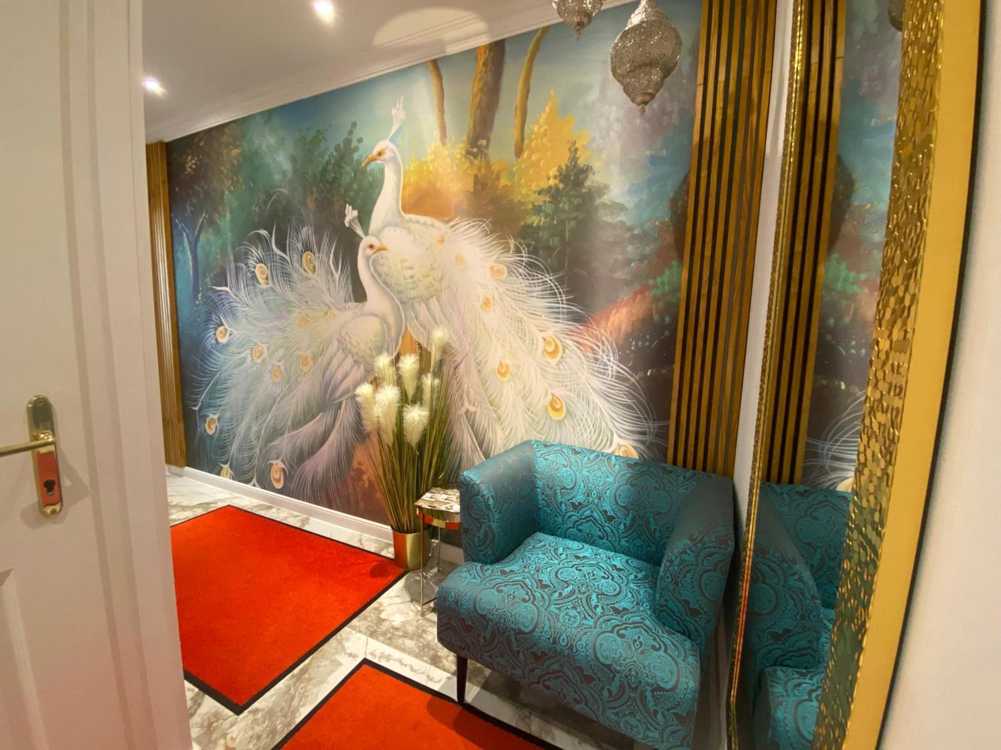 Inter Apartment *