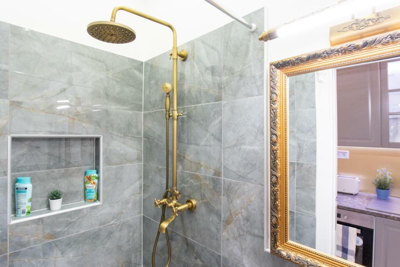 Inter Apartment *